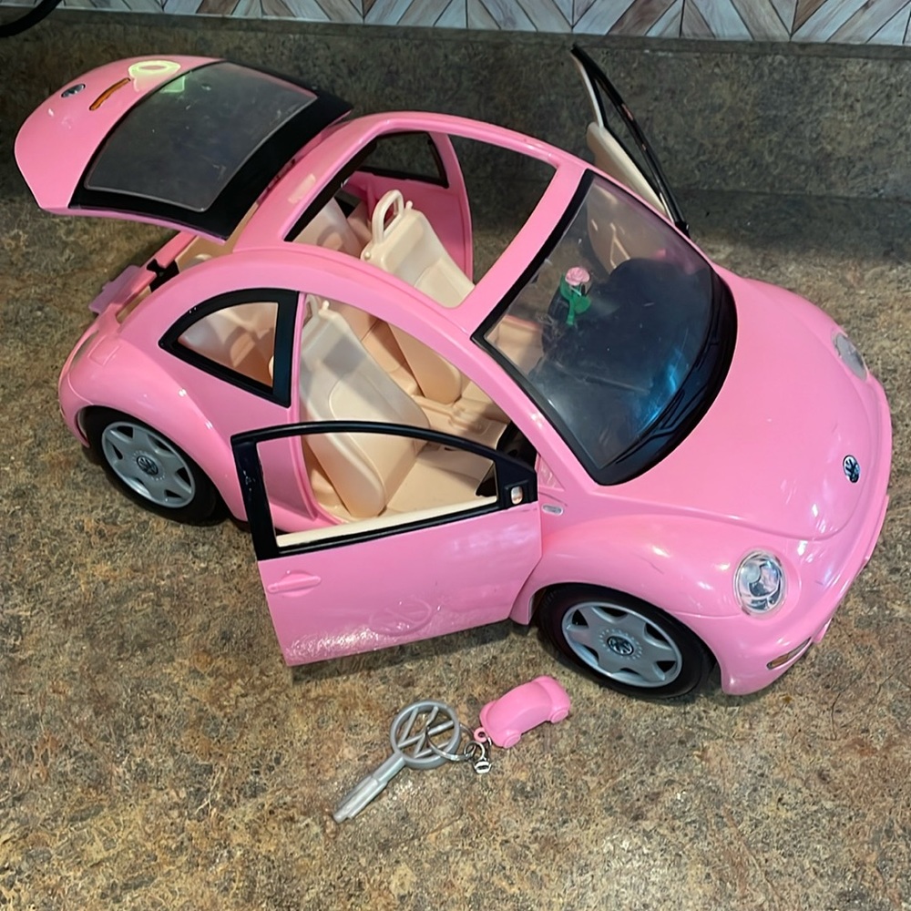 Barbie Volkswagen Beetle pink car - used